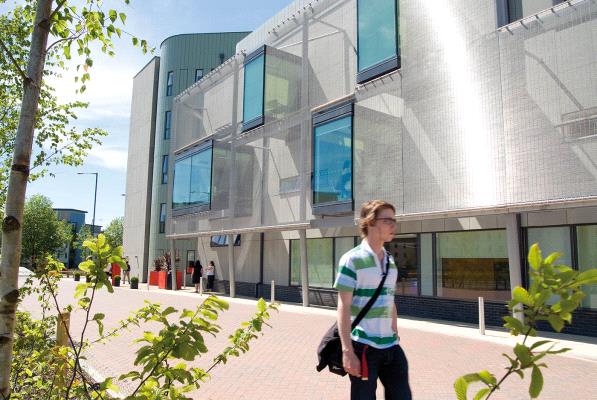 1511697839-INTO-UEA-student-outside-study-Centre.jpg 1511697839-INTO-UEA-student-outside-study-Centre.jpg